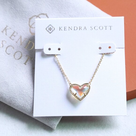 New. Kendra Scott Ari Heart Gold Dichroic Glass Necklace - Picture 1 of 2